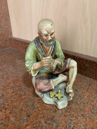 Figura porcelana vintage hombre sentado