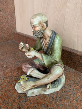 Figura porcelana vintage hombre sentado