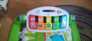 Alfombra de juegos para bebé con arco y piano