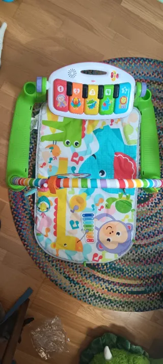 Alfombra de juegos para bebé con arco y piano