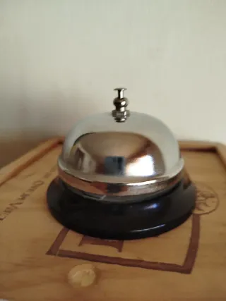 Timbre de mesa plateado