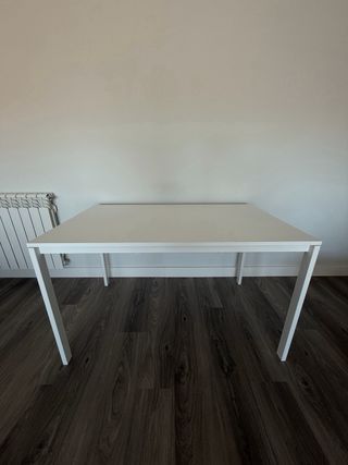 Mesa de comedor blanca de madera - IMPECABLE