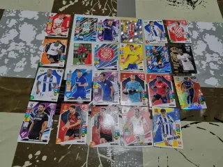 Lote 23 cromos fútbol varios años