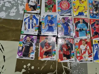 Lote 23 cromos fútbol varios años