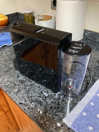 Cafetera Nespresso pequeña, poco uso