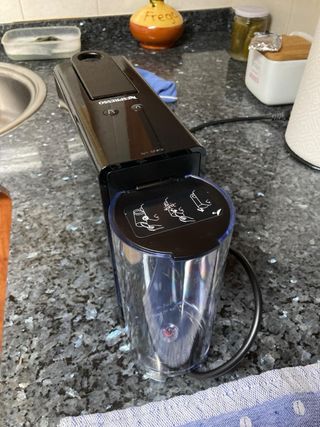 Cafetera Nespresso pequeña, poco uso