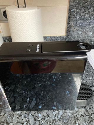 Cafetera Nespresso pequeña, poco uso