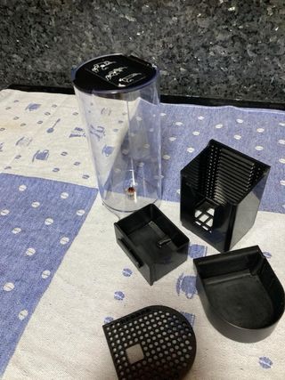 Cafetera Nespresso pequeña, poco uso