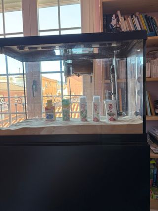 Acuario 100L con mueble negro a medida