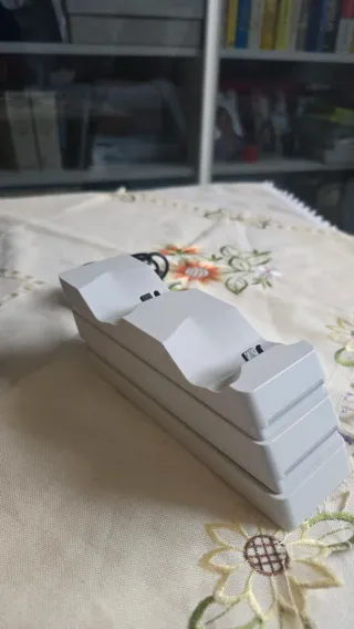 PlayStation 4 Pro 1TB + 2 Controller + Ricarica