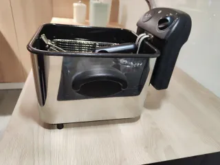 Freidora de aceite Jata de 3.5 litros.