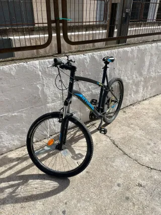 Bicicleta de montaña B'TWIN