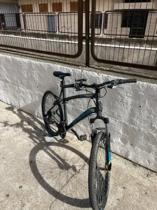 Bicicleta de montaña B'TWIN