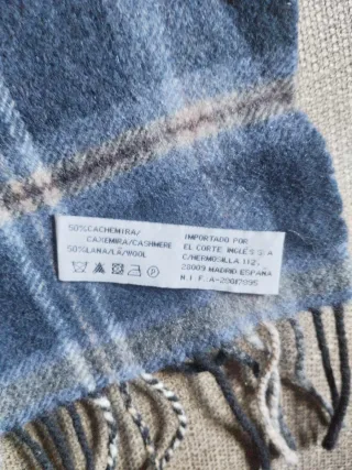 Bufanda de cuadros azul y gris