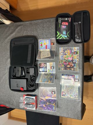 Nintendo Switch + 5 Giochi + 4 Controller + Accessori