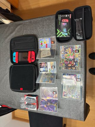 Nintendo Switch + 5 Giochi + 4 Controller + Accessori