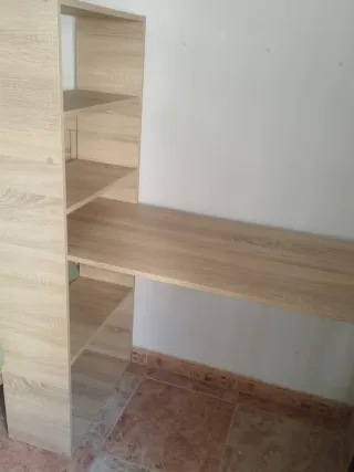 Escritorio madera con estantería