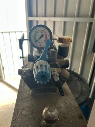 Bomba de presión con manómetro