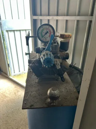 Bomba de presión con manómetro