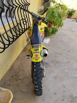 Suzuki RMZ 250cc 4T 2010