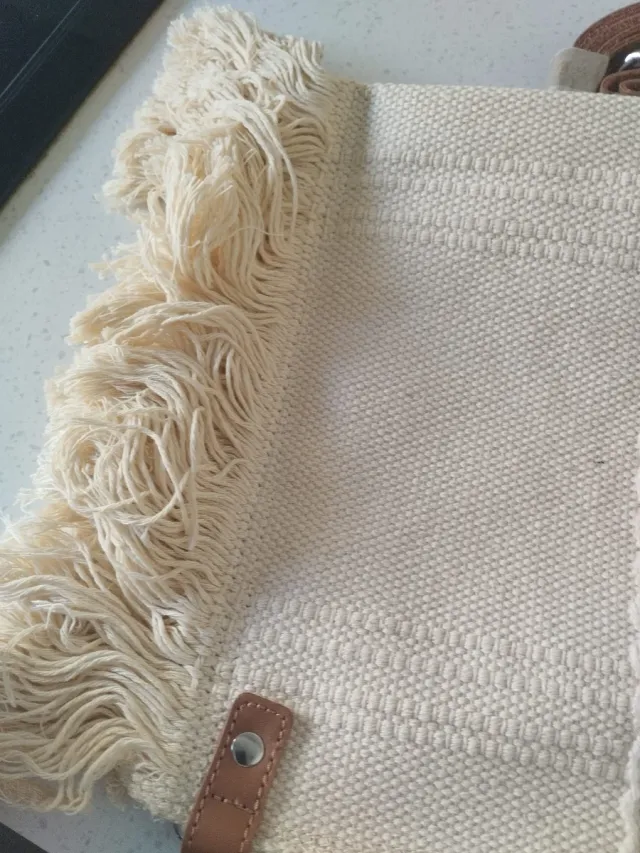 Bolso de algodón amarillo con adorno