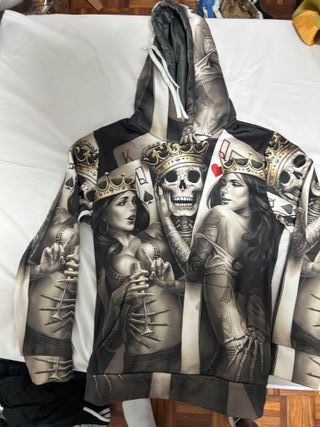 Sudadera con capucha estampada calavera y cartas