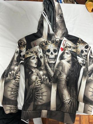 Sudadera con capucha estampada calavera y cartas