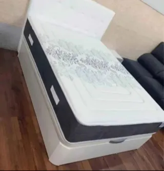 Canapés y colchones nuevos