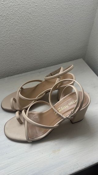 Sandalias de tacón Mara beige Bryan Stepwise