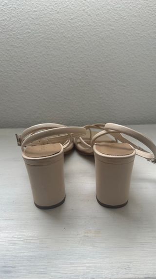 Sandalias de tacón Mara beige Bryan Stepwise