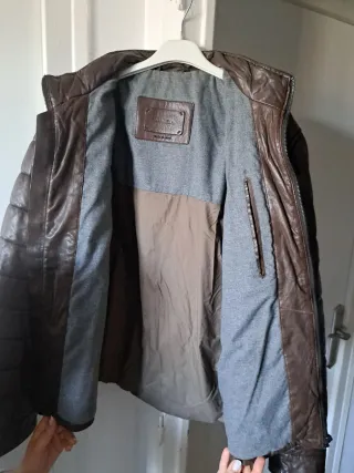 Chaqueta de piel marrón