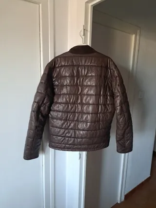 Chaqueta de piel marrón
