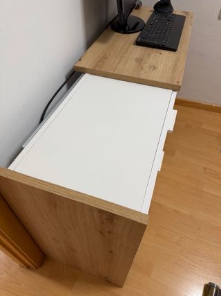 Cómoda y Escritorio Blanco y Madera