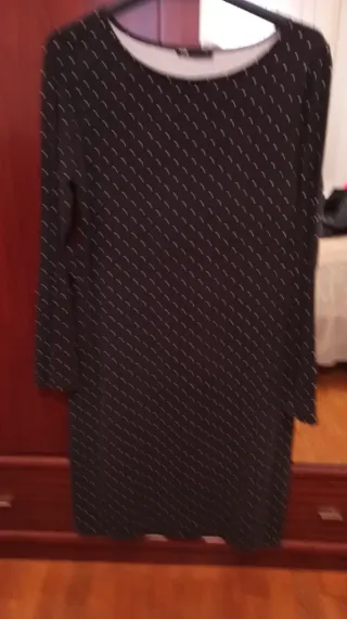 Vestido negro algodón estampado de lunares.