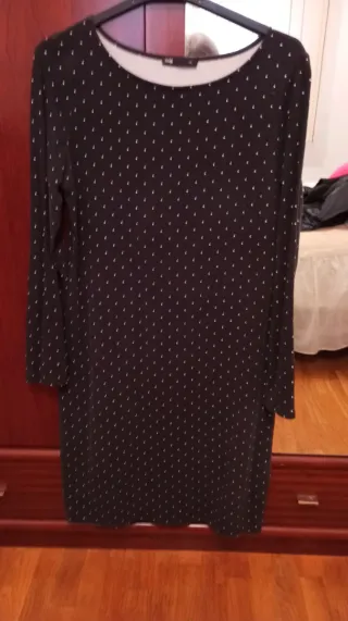 Vestido negro algodón estampado de lunares.