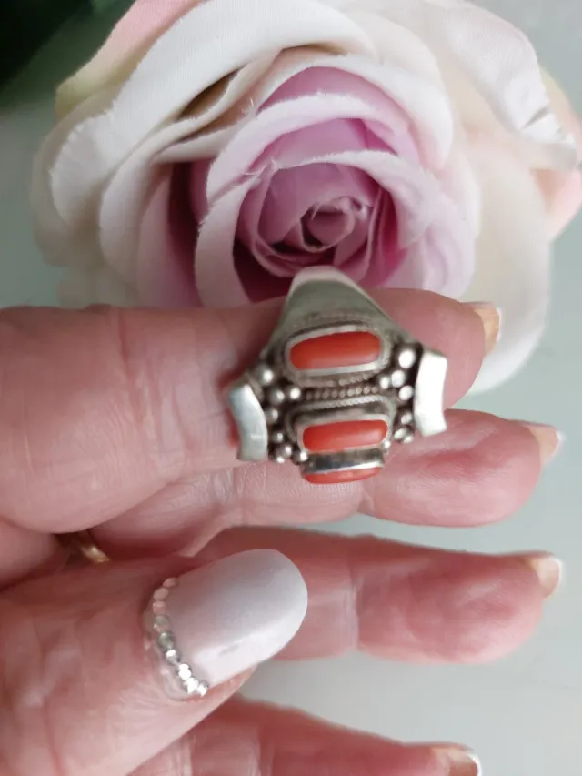 Anillo Plata con Coral Rojo