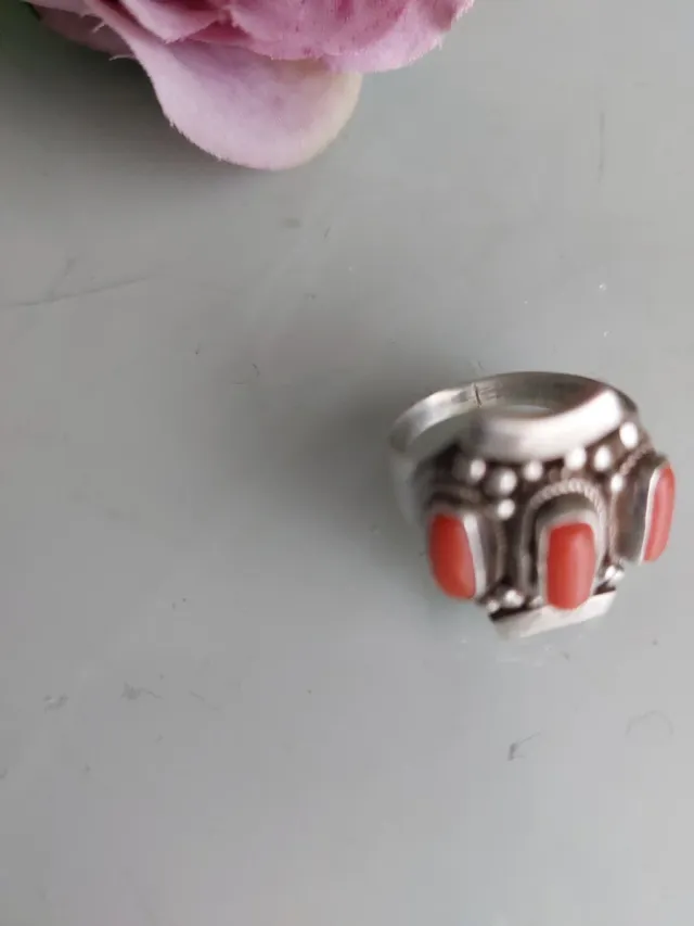 Anillo Plata con Coral Rojo