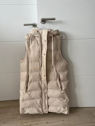 Chaleco largo plumifero Zara beige