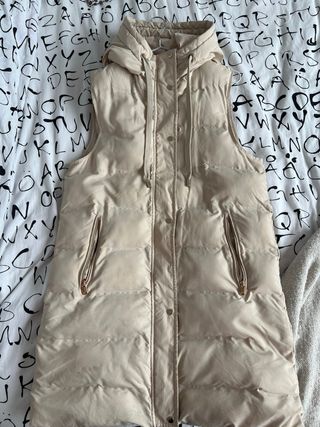 Chaleco largo plumifero Zara beige