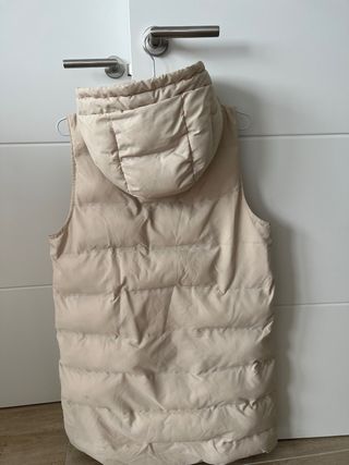 Chaleco largo plumifero Zara beige