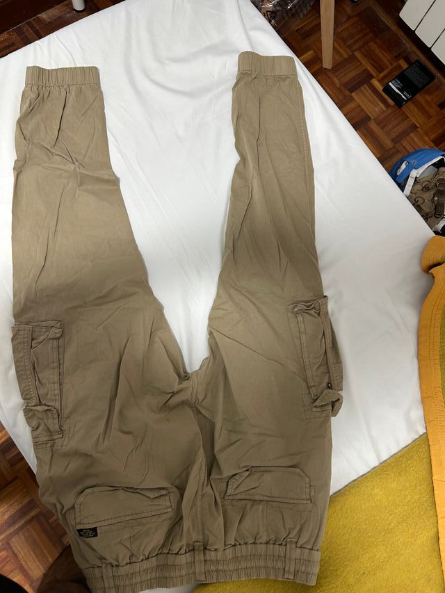 Pantalones cargo beige