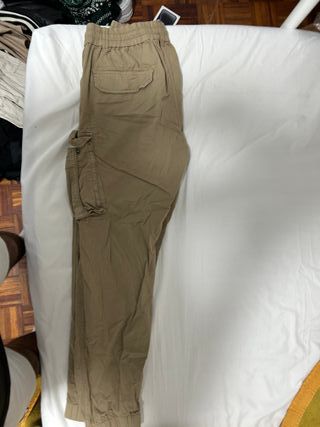 Pantalones cargo beige
