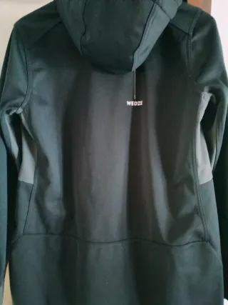 Chaqueta Decathlon Negra con Cremallera