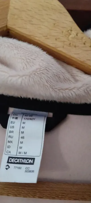 Chaqueta Decathlon Negra con Cremallera