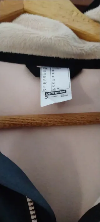 Chaqueta Decathlon Negra con Cremallera