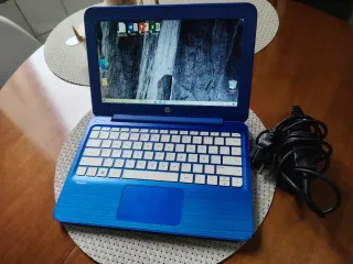 HP Stream azul con cargador original y Windows 10