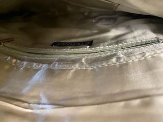 Cartera de mano efecto piel serpiente