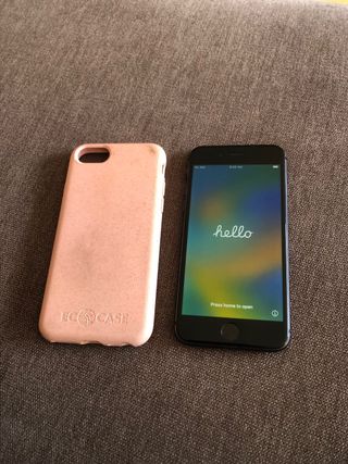 iPhone 8 64GB Negro + Funda Rosa