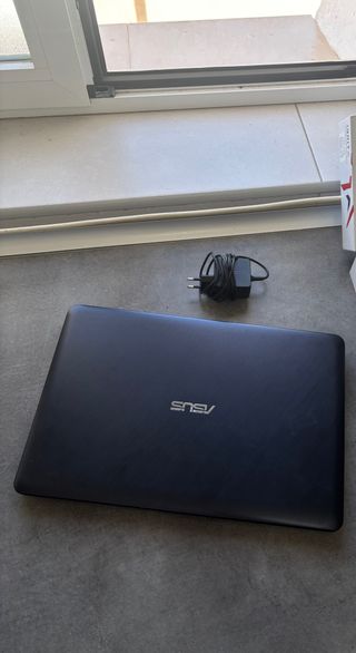 Ordenador portátil Asus negro 1T