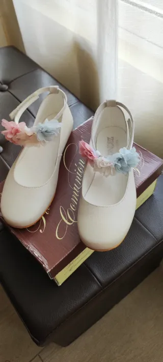 Zapatos comunión niña ADIZ beige flores